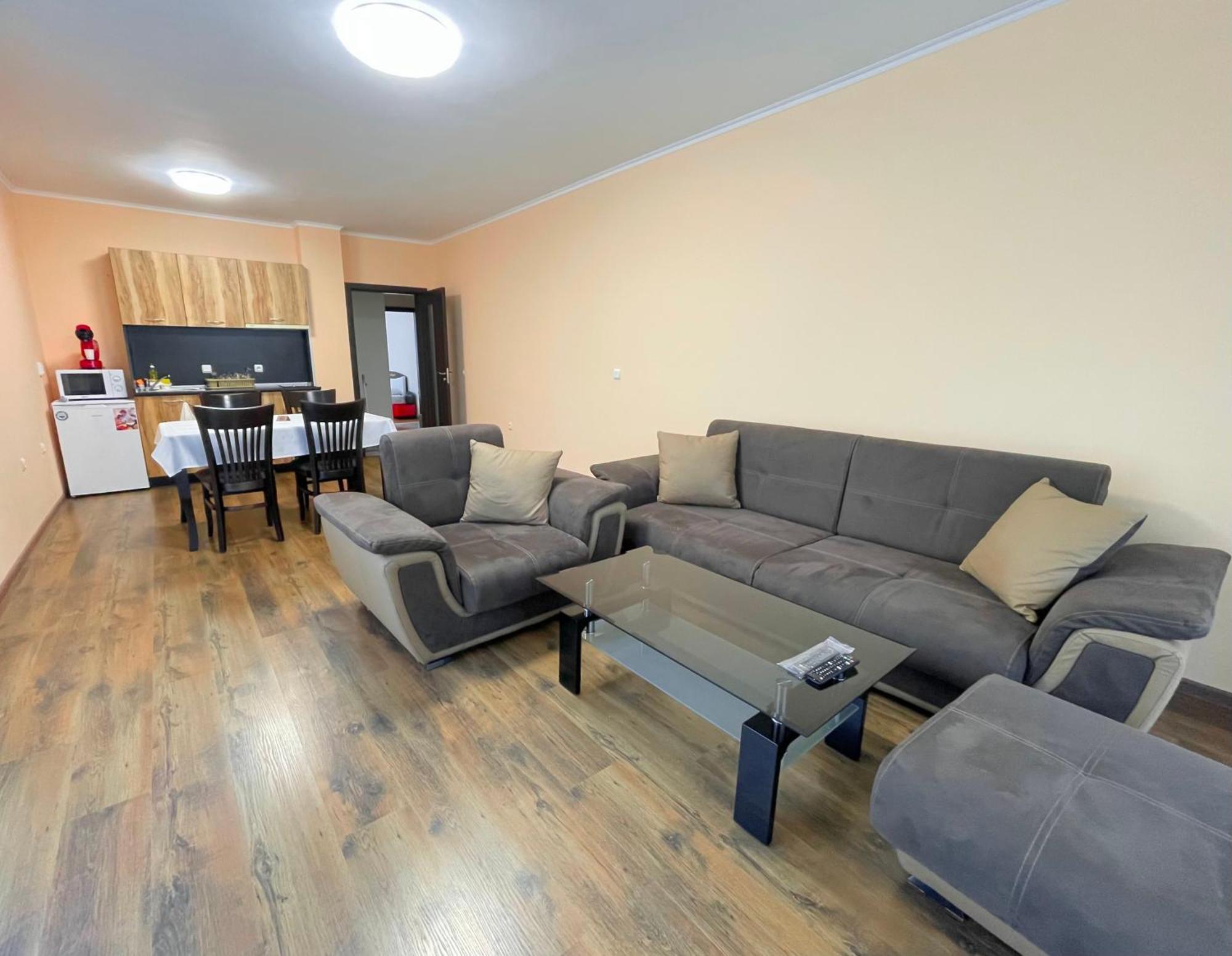 Long Sunny Apartment *